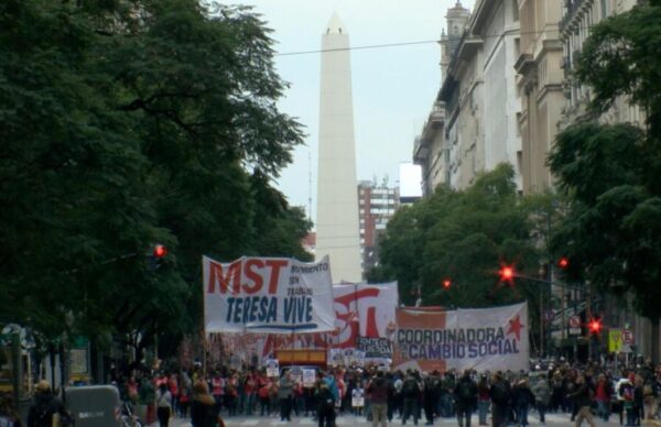 20D: miles de manifestantes ponen a prueba el protocolo antipiquetes