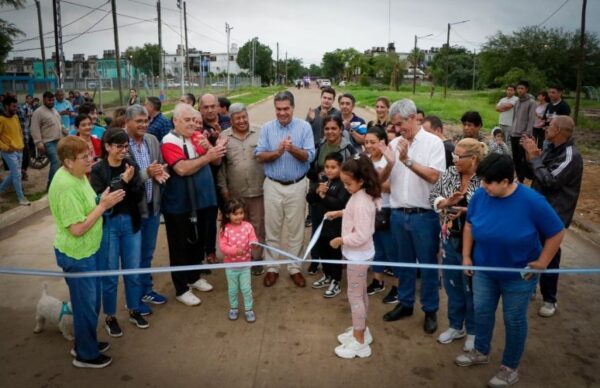 Capitanich inauguró nuevas cuadras de pavimento sobre Edison y en el barrio UPCP 3