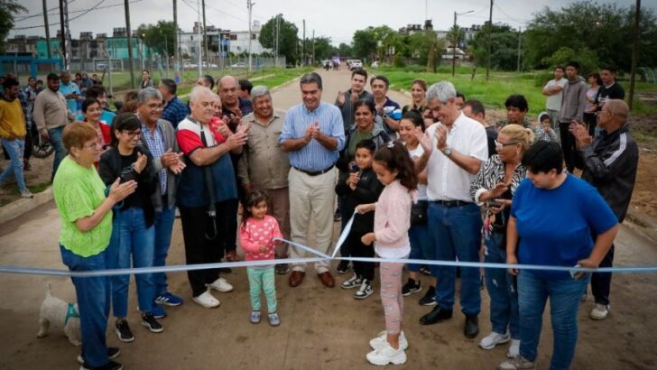 Capitanich inauguró nuevas cuadras de pavimento sobre Edison y en el barrio UPCP