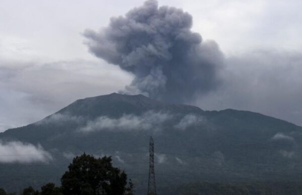 Erupción del volcán Marapi: hay 11 muertos y 12 desaparecidos