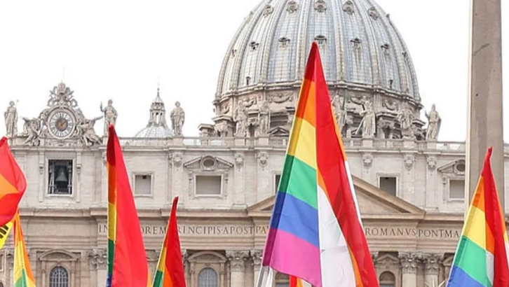Parejas del mismo sexo pueden recibir la bendición de la iglesia católica
