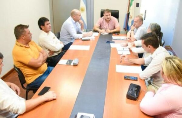 El ministro Jorge Gómez  se reunió con intendentes de distintas localidades