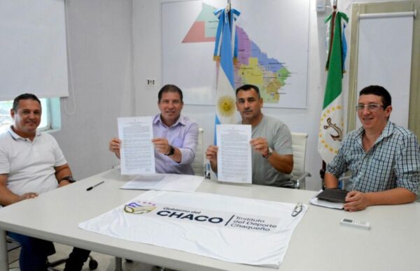 Firma de convenio entre el Municipio de Presidencia Roca y el Instituto del Deporte Chaqueño