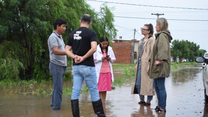 Tras las abundantes lluvias, funcionarios recorrieron zonas y y escucharon a vecinos afectados