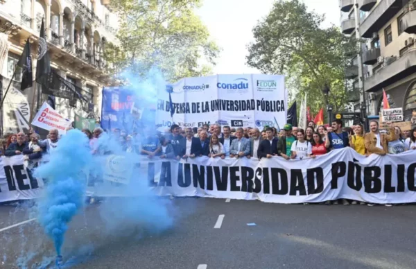marcha del Congreso a Plaza de Mayo:multitudinaria movilización de la comunidad educativa
