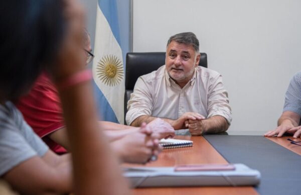 El ministro Gómez se reunió con representantes del Idach 1