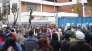 Referentes sociales y encargados de comedores protestan frente a los galpones del Ministerio de Capital Humano